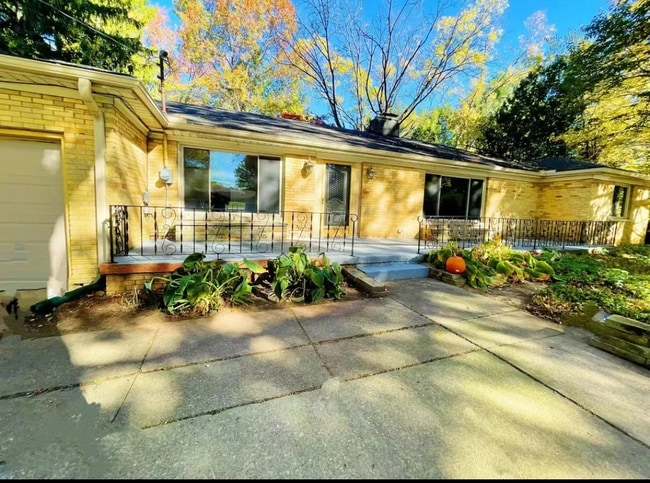 Photo - 2947 Chamberlain Rd