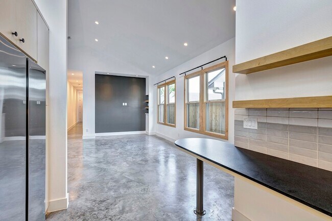 Photo - 907 Kern St Unit B