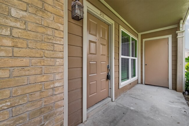 Building Photo - 1860 White Oak Dr Unit 311