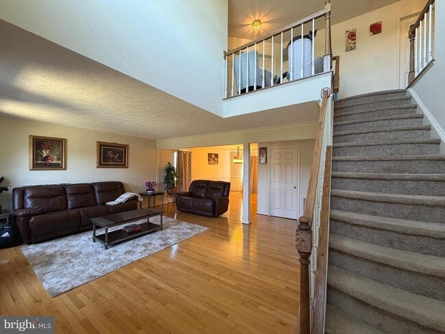 Photo - 407 Tamarack Cir