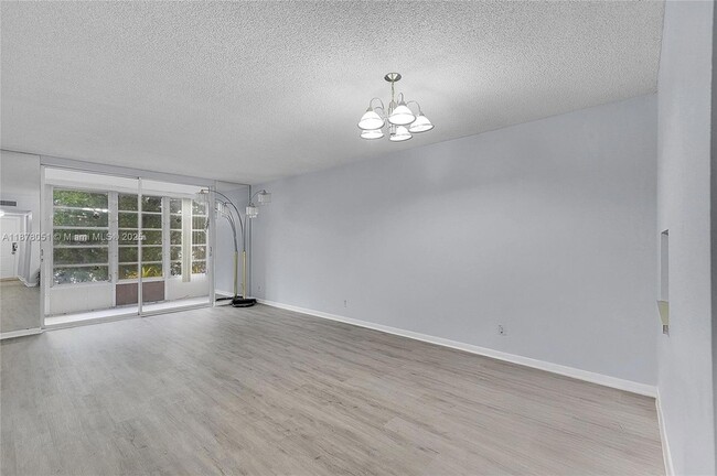 Building Photo - 5320 NW 11th St Unit 205