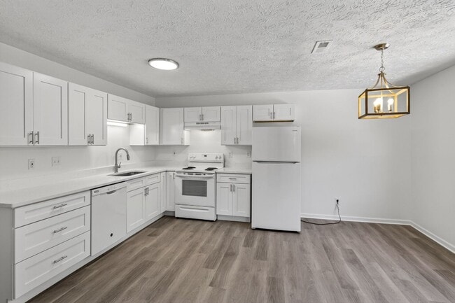 Building Photo - 3175 Roesch Blvd