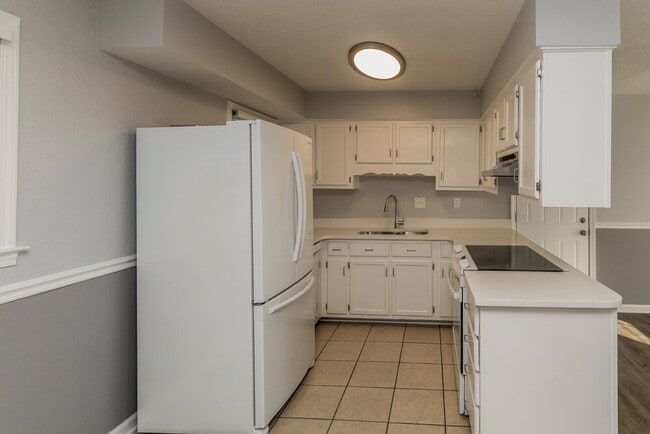 Photo - 5691 Briarwood Dr