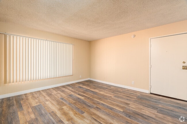 1BR, 1BA - 625SF - Living Room