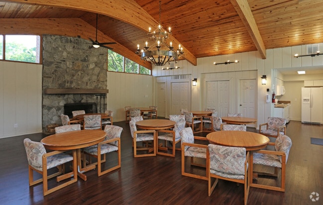 Clubhouse - Diamond Oaks