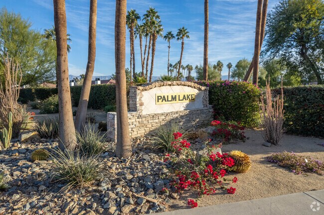 Photo - Palm Lake Village