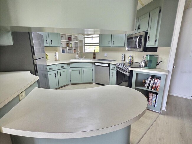 46 E Palm Forest Dr