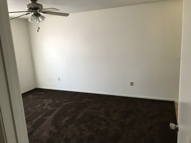 Large Master bedroom - 3213 Fortier St