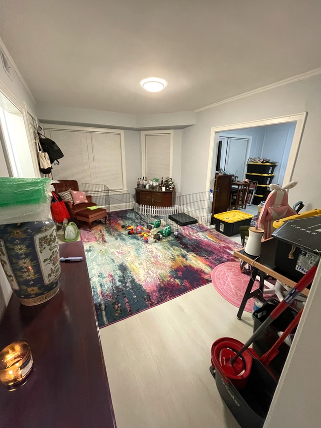 Living Room - 7327 N Honore St Unit 3B