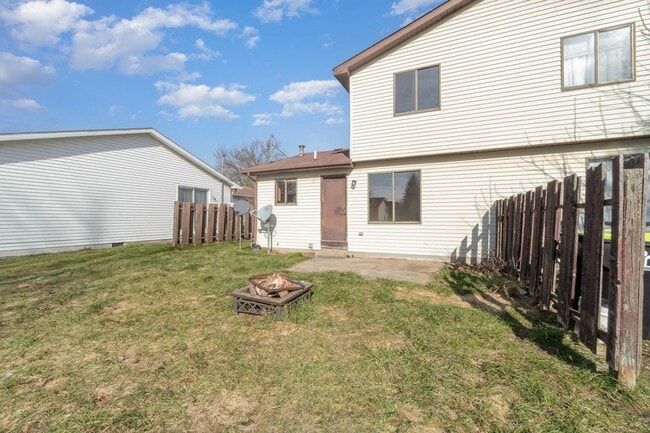 Photo - 2 Bedroom Rental Duplex with Attached Garage $1300/month