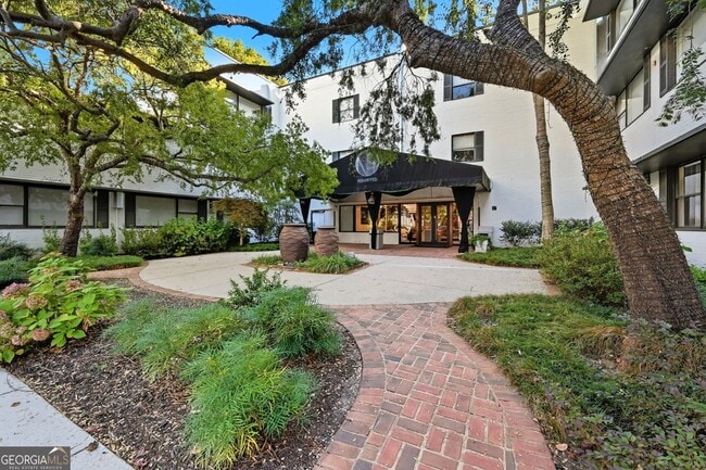 Building Photo - 3645 Peachtree Rd NE Unit 201