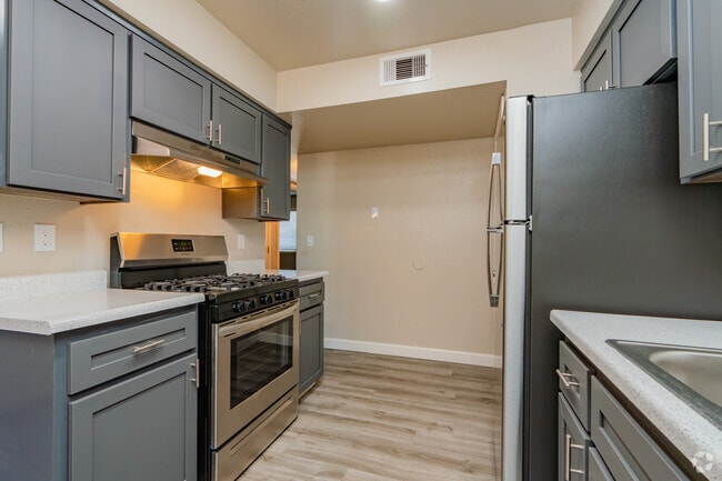 2BR, 1BA - 860 SF - Kitchen