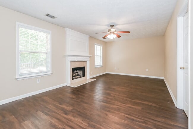 Photo - 1468 Evanston Ln