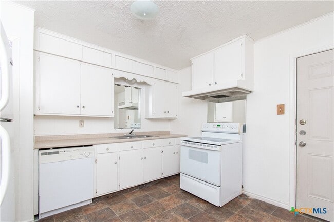 Photo - 202 Carpenter St