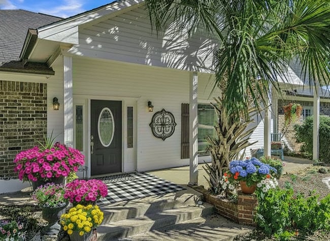 Photo - 4/2 on 2 acreas  Longview ISD