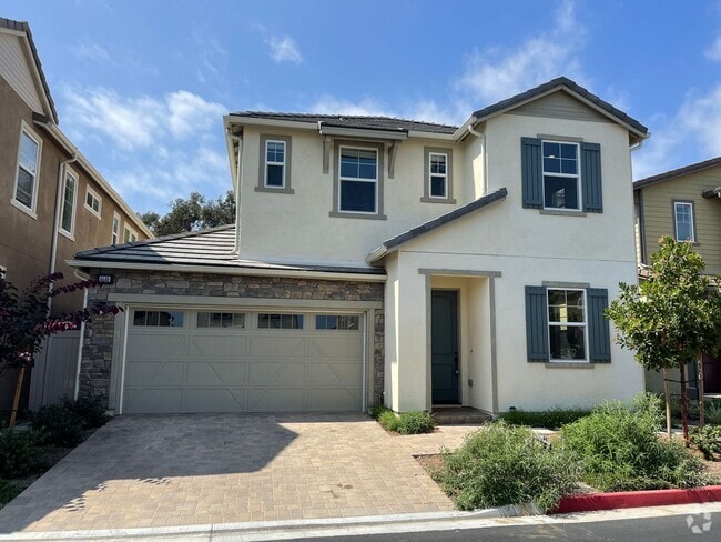 Building Photo - Large 5 Bed / 3 Bath Standalone unit in Lo... Rental