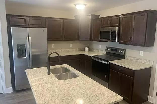 Photo - 201 Geneva Ln