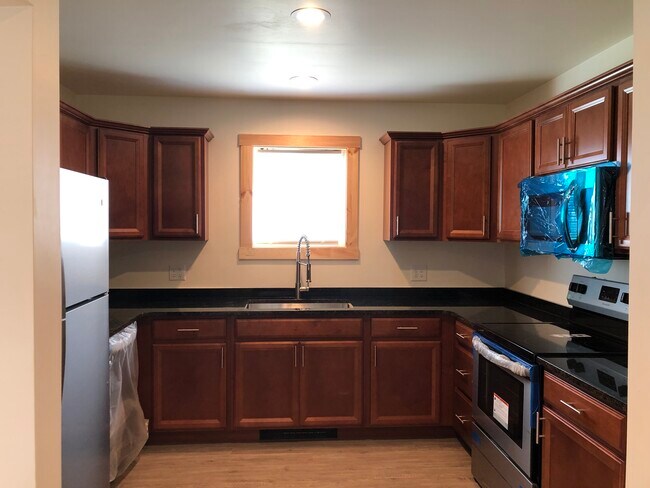 Granite Countertop and custom made Kraft Maid Cabinetry