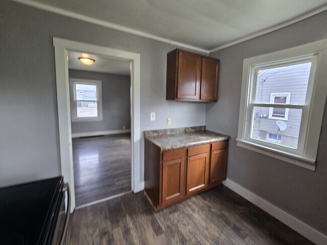 Photo - 609 1st St E