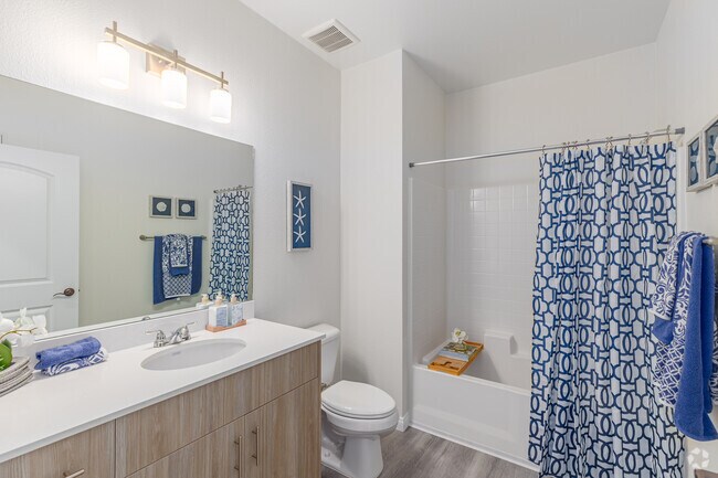 2BR, 2BA - 1,042SF - Bathroom