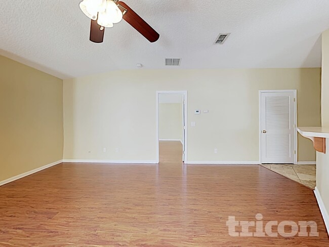 Photo - 1043 Moosehead Dr