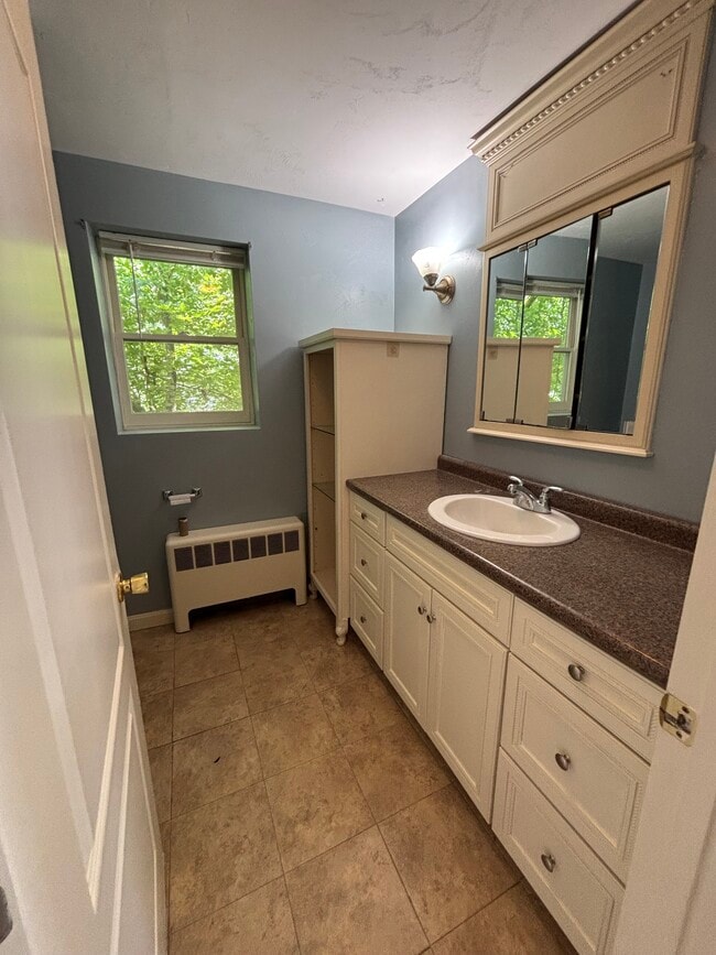 Building Photo - 82 Pleasant St Unit 3