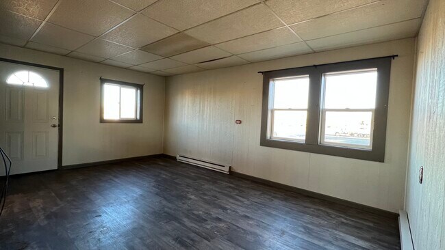 Photo - 106 Main St S Unidad West