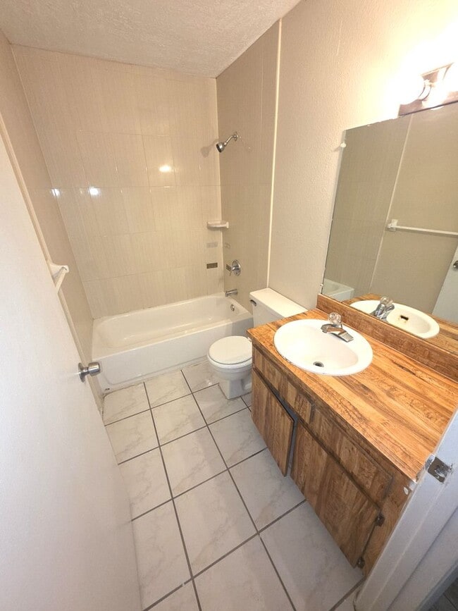 Photo - SE 31st St 5145 - 5145 SE 31st St. Unit Whispering Sands D