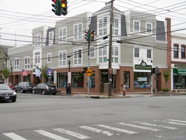 Building Photo - 2 E Main St Unit 7