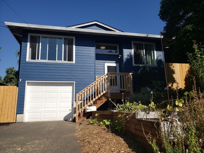 Photo - Charming Milwaukie House with Beautiful Ba...