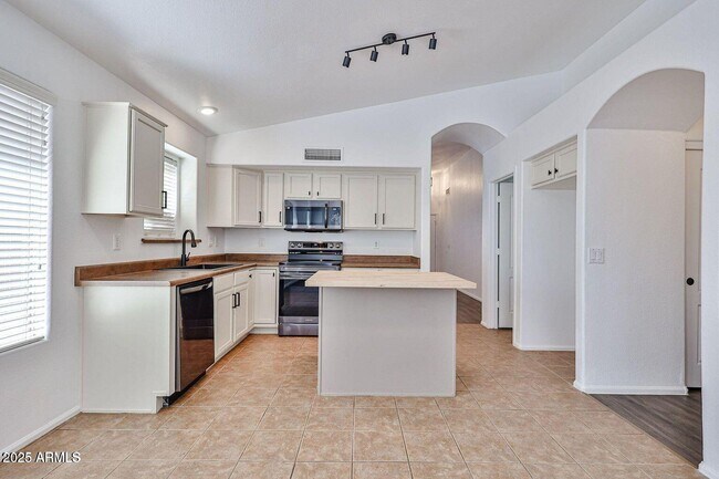 Building Photo - 2411 W Oberlin Way