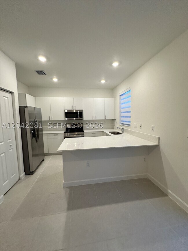 Photo - 2889 25rd 2889