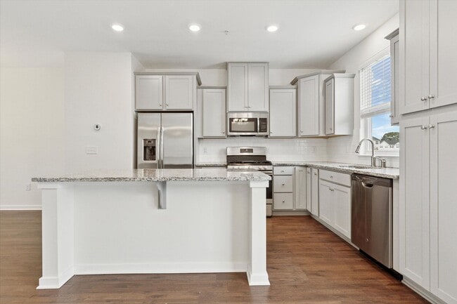 Photo - Available Immediately – 3 Bedroom / 2.5 Ba...