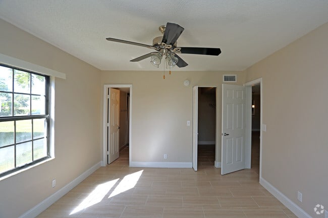 Photo - Delray Place Apartments