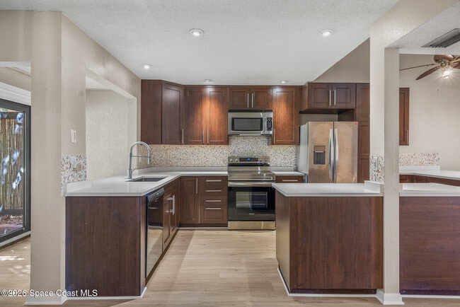 Photo - 405 Hawthorne Ct