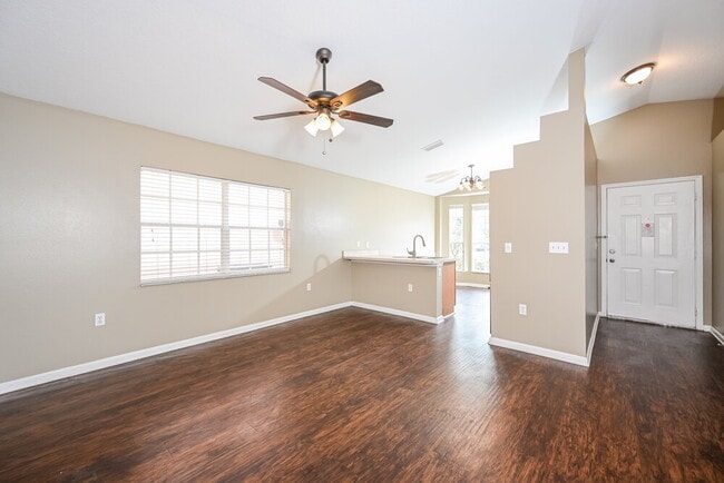 Photo - 178 Dovetail Ct