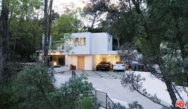 2690 Zorada Dr