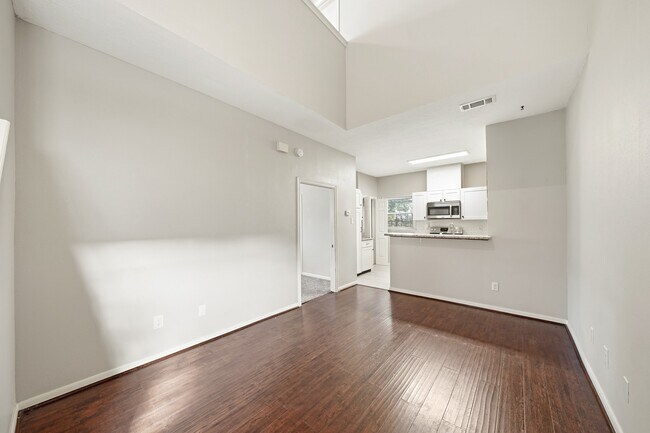 Photo - 5113 Lindsay St