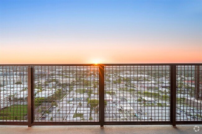 Building Photo - 555 NE 8th St Unit PH2407 Rental