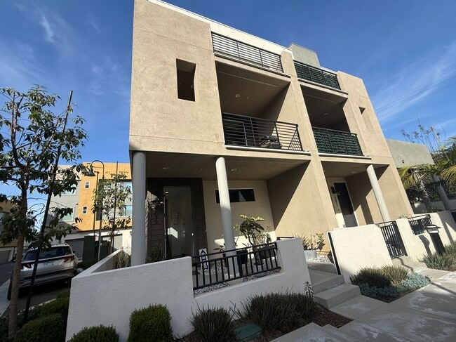 Building Photo - 5079 Cedar Ave