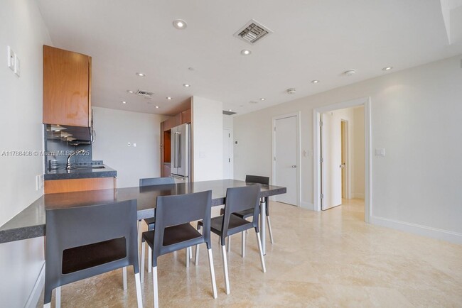 Building Photo - 151 Crandon Blvd Rental