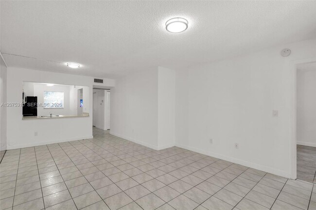 426 NE 210th Cir Terrace Unidad 103-2