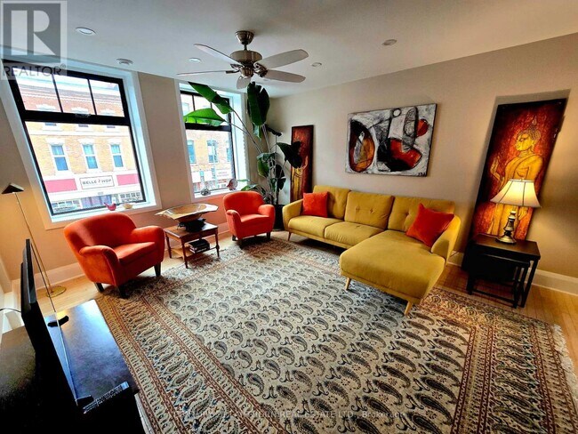 Photo - 266 Front St