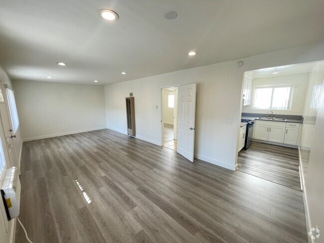 Building Photo - 5730 Laurel Canyon Blvd Unit 3 Rental