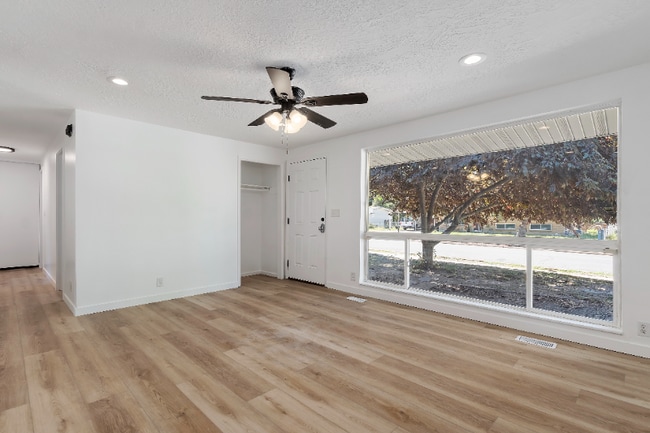 Photo - 7 E Diamond St