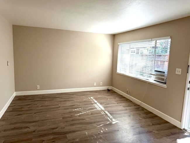 Photo - Charming Downtown Los Gatos – Remodeled 1 BR with Private Yard! Unidad 454 SAN BENITO AVE  #A