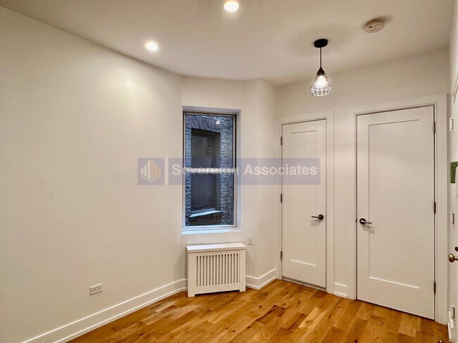 Photo - 95 E 7th St Unit 8