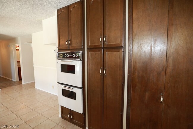 Building Photo - 2725 Colanthe Ave