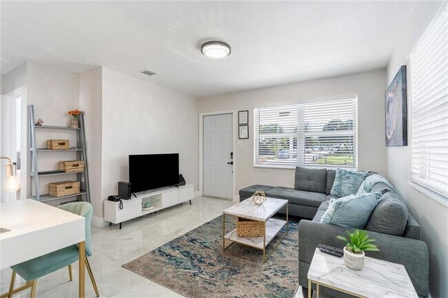 Photo - 337 SW 21st St Unit 1