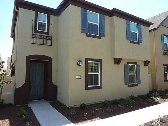 Photo - Solar - Belle Maison @ Campus Oaks -2031sq...